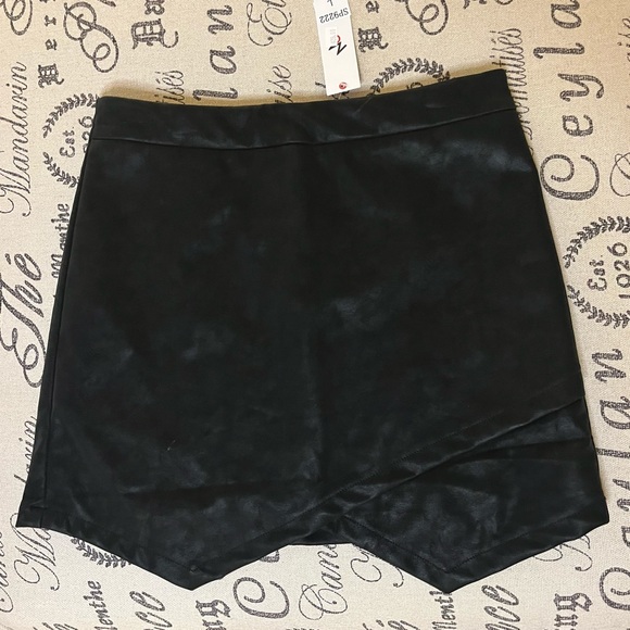 Michel Dresses & Skirts - NWT Mini skirt